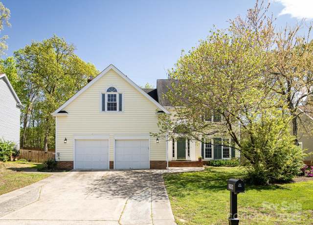 Property at 2906 Crescent Knoll Dr, Matthews, NC 28105, 4 beds, 2.5 baths