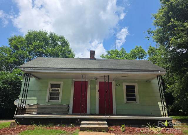 Property at 424 Congress St S, York, SC 29745, 3 beds, 1 bath