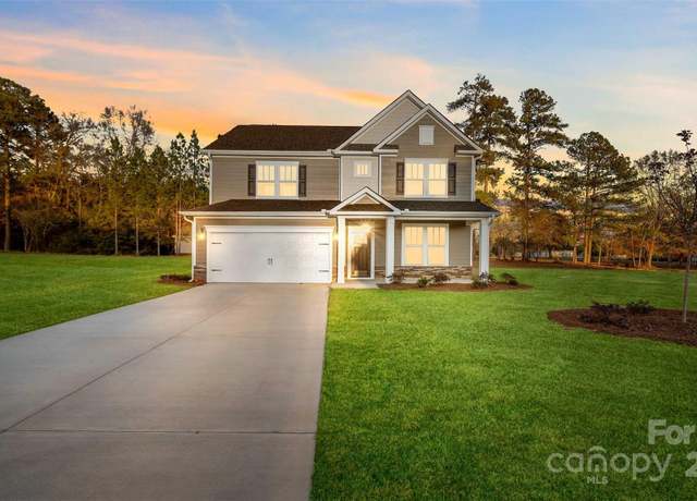 Property at 50 Silverthorne Ct, Hendersonville, NC 28792, 4 beds, 3 baths