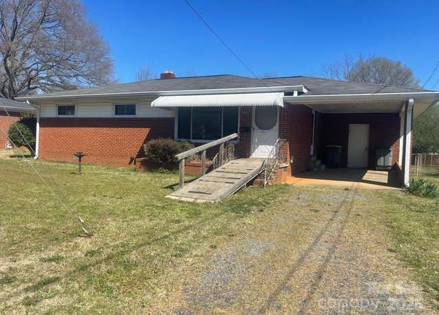 Property at 1403 Oakwood Ave, Kannapolis, NC 28081, 3 beds, 1 bath