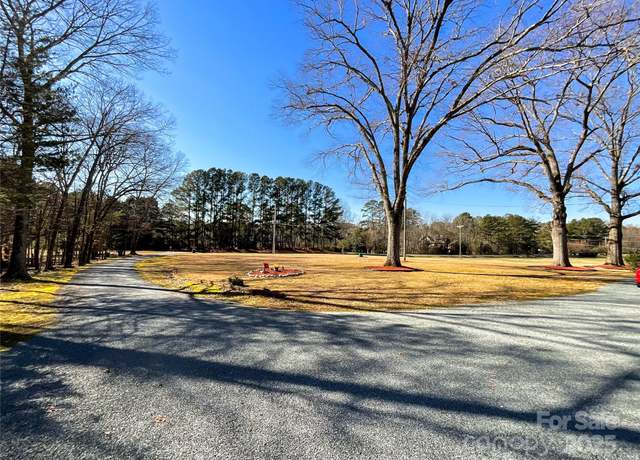 Property at 3009 Forest Lawn Dr, Matthews, NC 28104