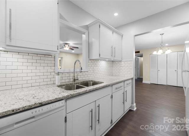 Property at 1323 Queens Rd #218, Charlotte, NC 28207, 2 beds, 1.5 baths