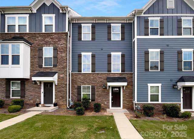 Property at 10632 Overlook Mountain Dr, Charlotte, NC 28216, 3 beds, 2.5 baths