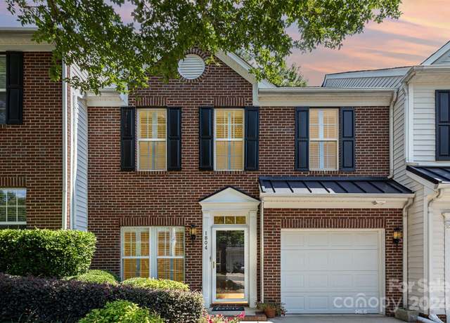 Property at 1804 Robinwood Village Dr, Gastonia, NC 28054, 3 beds, 2.5 baths