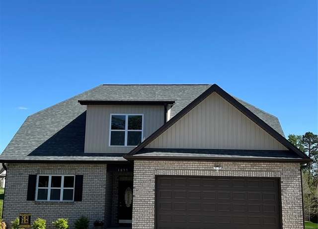 Property at 1057 12th Avenue Dr NW, Hickory, NC 28601, 4 beds, 2.5 baths