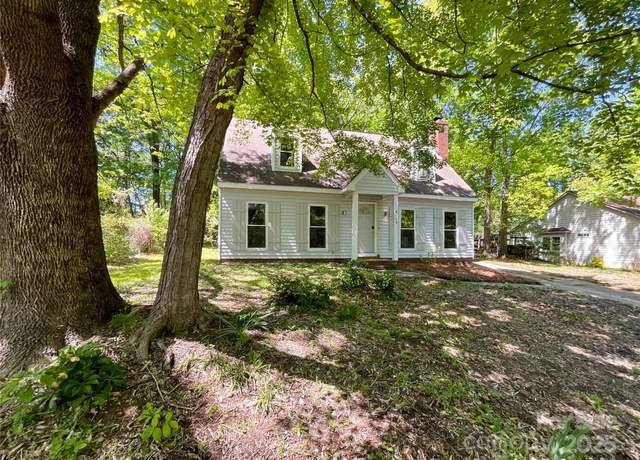 Property at 2113 Killarney Pl, Charlotte, NC 28262, 3 beds, 2 baths