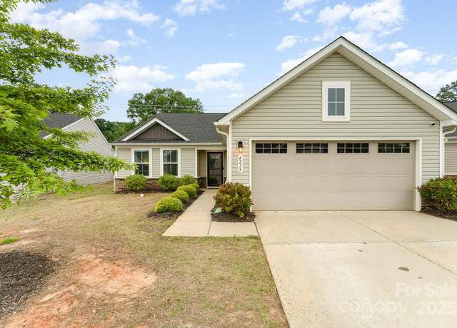 Property at 4219 Mackinnon Dr, Charlotte, NC 28214, 3 beds, 2 baths