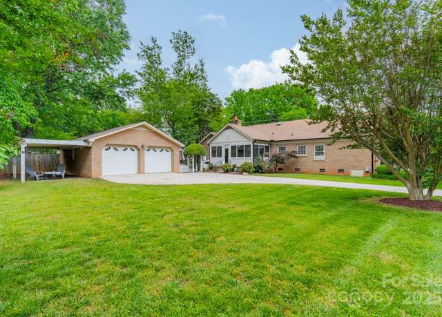 Property at 5522 Sharon Rd, Charlotte, NC 28210, 3 beds, 2 baths