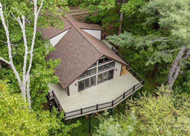 Property at 8 Quinn Ct, Asheville, NC 28805, 4 beds, 2.5 baths
