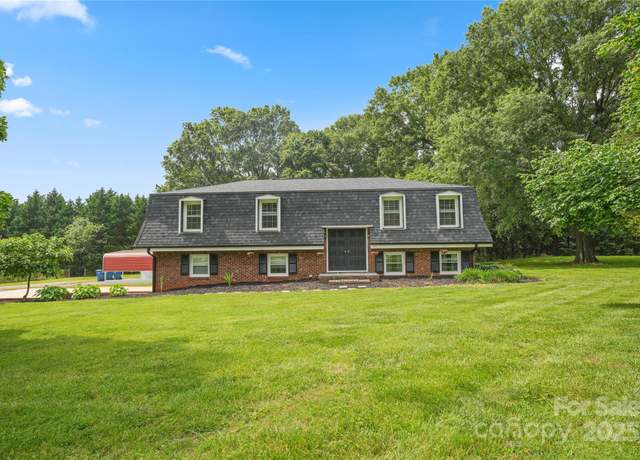 Property at 1867 Shannon Dr, Conover, NC 28613, 3 beds, 2.5 baths