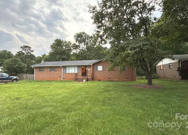 Property at 1901 Gemway Dr, Charlotte, NC 28216, 3 beds, 1.5 baths