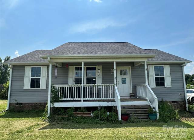 Property at 2303 Dillon Dr, Newton, NC 28658, 3 beds, 2 baths