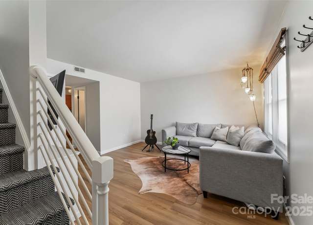 Property at 228 14th Ave SE Apt B, Hickory, NC 28602, 3 beds, 2.5 baths