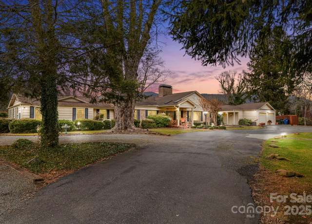 Property at 142 Country Club Dr, Waynesville, NC 28786, 5 beds, 6.5 baths