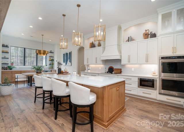 Property at 1208 Union Rd, Matthews, NC 28104, 4 beds, 4.5 baths