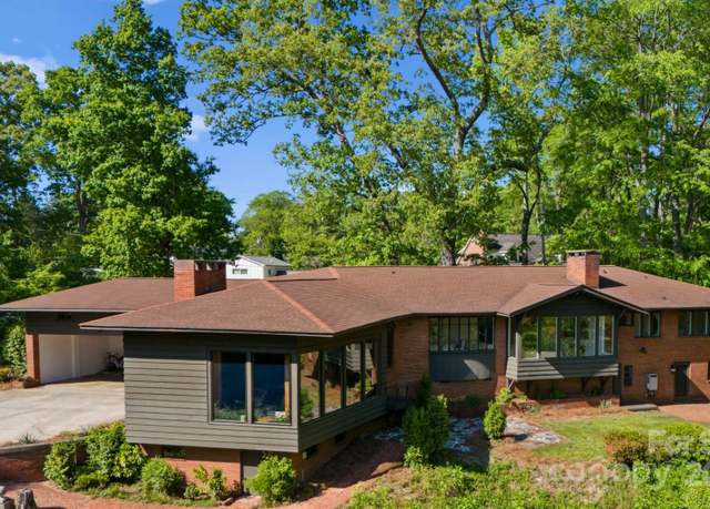 Property at 916 E Park Dr, Lincolnton, NC 28092, 3 beds, 2.5 baths