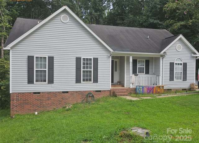 Property at 5716 Glenhill Ct, Charlotte, NC 28208, 3 beds, 2 baths