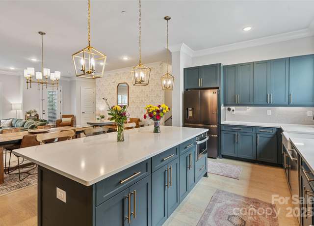 Property at 1111 Parkside Greenway Dr, Charlotte, NC 28209, 4 beds, 4.5 baths