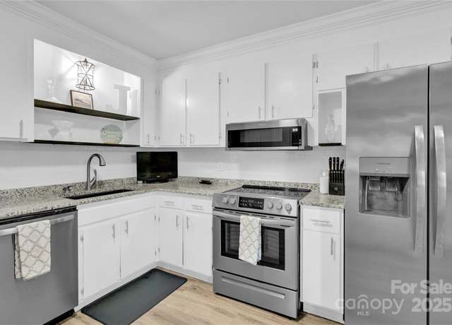 Property at 947 E Iredell Ave, Mooresville, NC 28115, 3 beds, 2.5 baths