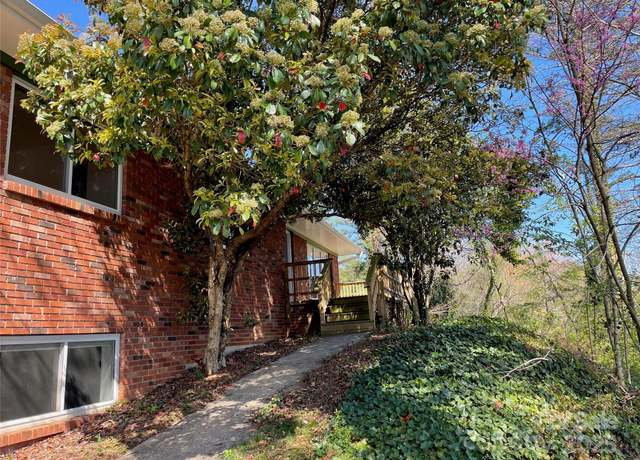 Property at 3 Quail Cove Rd, Asheville, NC 28804, 3 beds, 2 baths