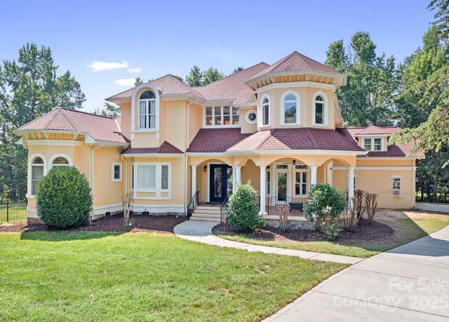 Property at 149 Vista Bluff Ln, Mooresville, NC 28117, 4 beds, 3.5 baths