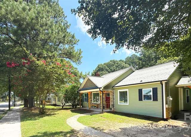 Property at 1062 5th St NE, Hickory, NC 28601, 2 beds, 2 baths