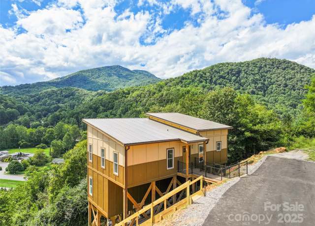 Property at 201 Kadire Dr, Waynesville, NC 28785, 3 beds, 2.5 baths