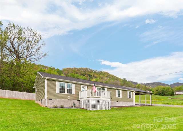 Property at 51 Blazing Trl, Waynesville, NC 28786, 3 beds, 2 baths