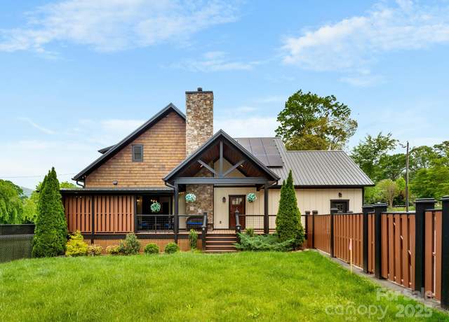 Property at 3 Martin Valley Rd, Swannanoa, NC 28778, 3 beds, 2.5 baths