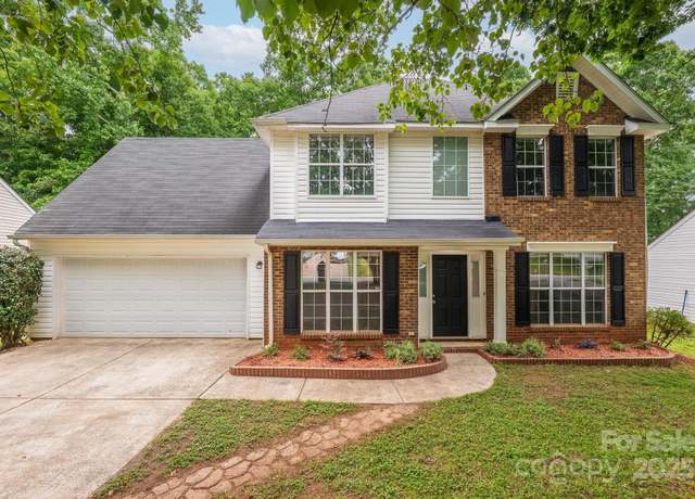 Property at 8120 Vermilion Dr, Charlotte, NC 28215, 4 beds, 2.5 baths