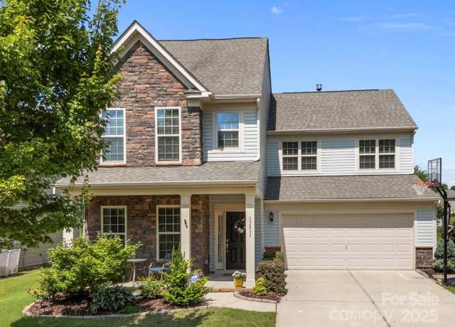 Property at 15211 Colonial Park Dr, Huntersville, NC 28078, 4 beds, 2.5 baths