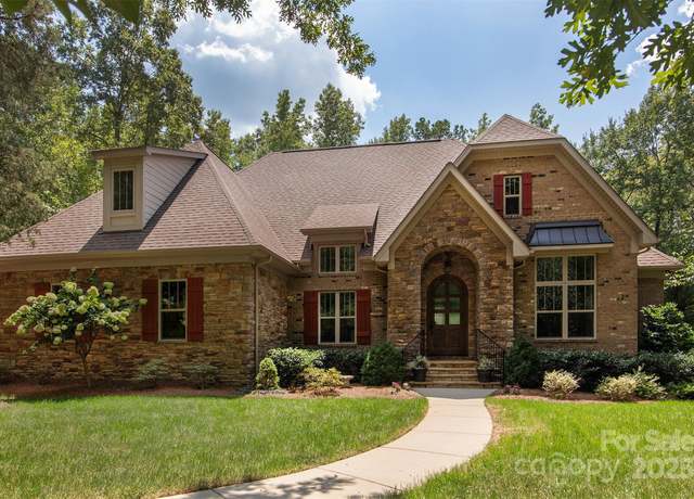 Property at 4114 Whispering Oaks Dr, Charlotte, NC 28213, 4 beds, 3 baths