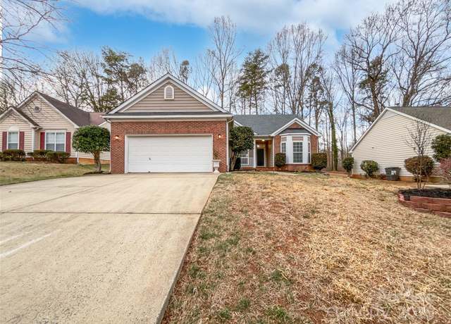 Property at 7129 Spandril Ln, Charlotte, NC 28215, 3 beds, 2 baths