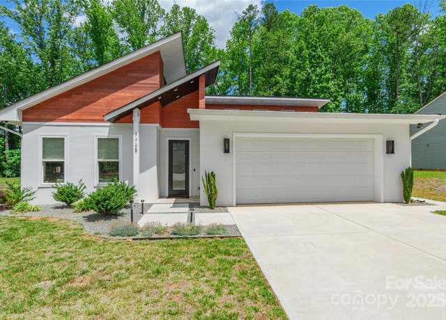 Property at 7728 Shalom Dr, Charlotte, NC 28216, 4 beds, 3.5 baths