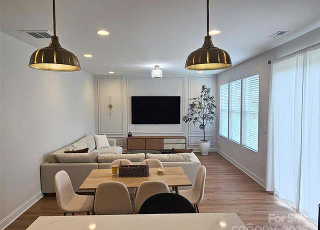 Property at 320 Lawrence Gray Rd, Charlotte, NC 28262, 3 beds, 2.5 baths