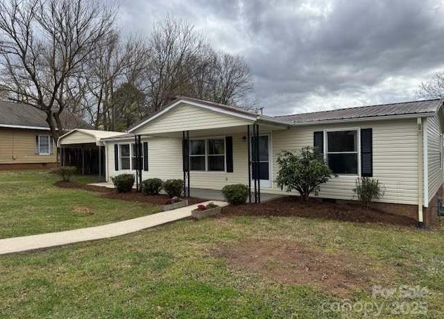 Property at 1628 B Ave SE, Hickory, NC 28602, 3 beds, 2 baths