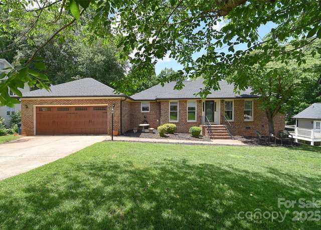 Property at 16433 Grapperhall Dr, Huntersville, NC 28078, 4 beds, 2.5 baths
