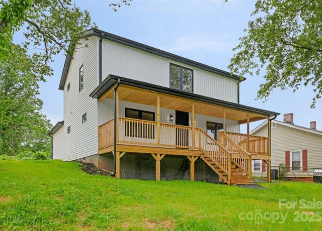 Property at 1076 W Henderson St, Marion, NC 28752, 4 beds, 2.5 baths