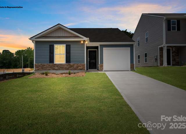 Property at 1411 5th Street Dr NE, Hickory, NC 28601, 3 beds, 2 baths