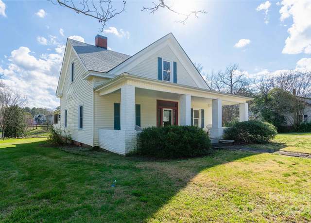 Property at 206 E Allenton St, Mount Gilead, NC 27306, 3 beds, 2.5 baths