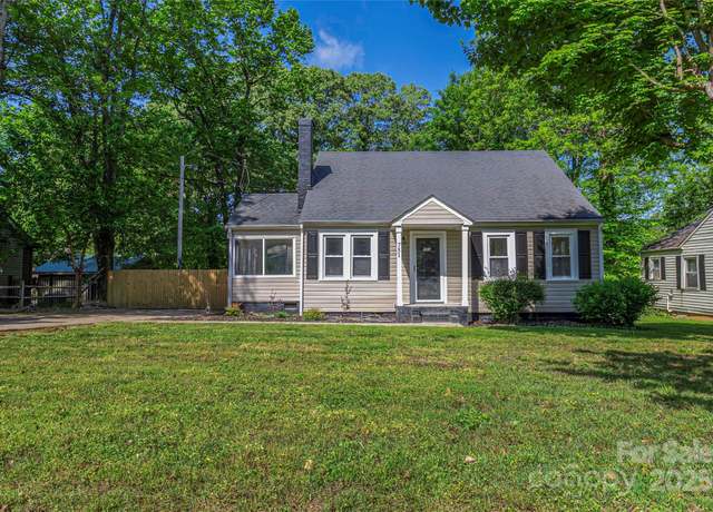 Property at 751 N Miller Ave, Statesville, NC 28677, 4 beds, 2.5 baths