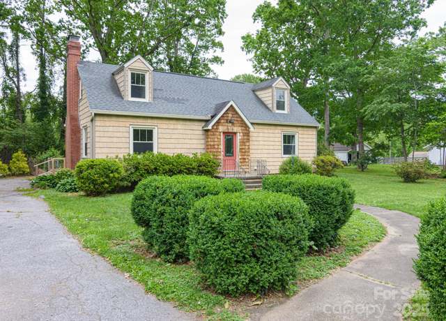 Property at 114 Eastwood Ave, Swannanoa, NC 28778, 3 beds, 2 baths