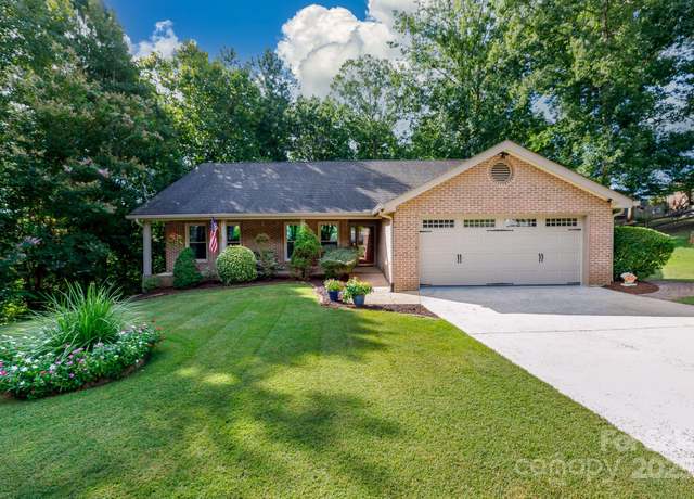 Property at 806 Isle Of Palms Ct, Fort Mill, SC 29708, 3 beds, 2 baths
