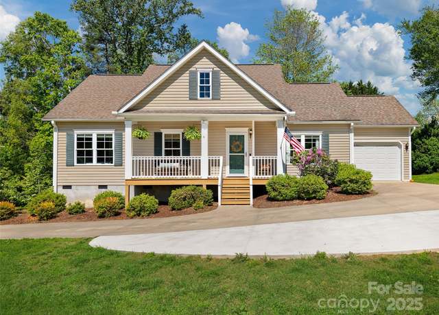 Property at 4 Greene Ln, Fletcher, NC 28732, 3 beds, 2 baths
