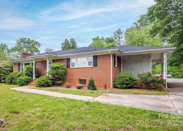 Property at 826 Jamestown Rd, Morganton, NC 28655, 3 beds, 2 baths