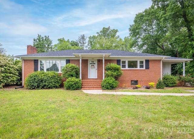 Property at 826 Jamestown Rd, Morganton, NC 28655, 3 beds, 2 baths