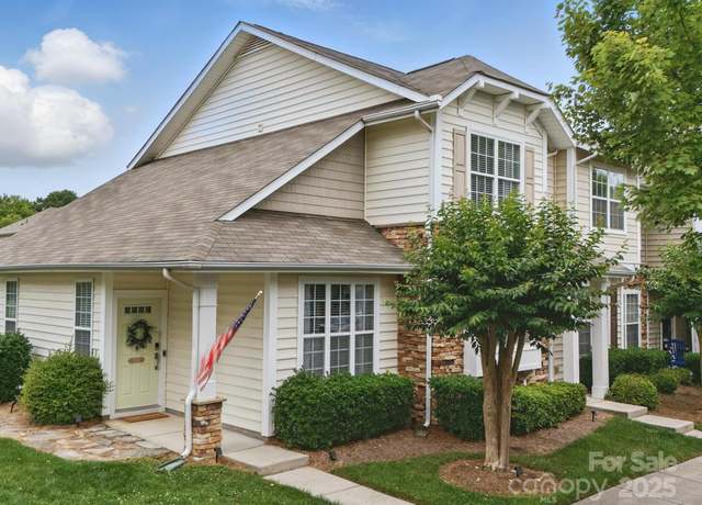 Property at 1061 Woodglen Ln, Matthews, NC 28104, 3 beds, 2.5 baths