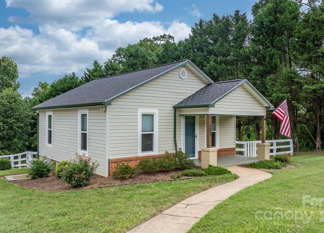 Property at 1585 Amherst Rd, Morganton, NC 28655, 2 beds, 2 baths