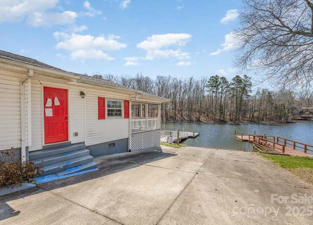 Property at 1423 Shoreline Dr, Lexington, NC 27292, 2 beds, 2 baths
