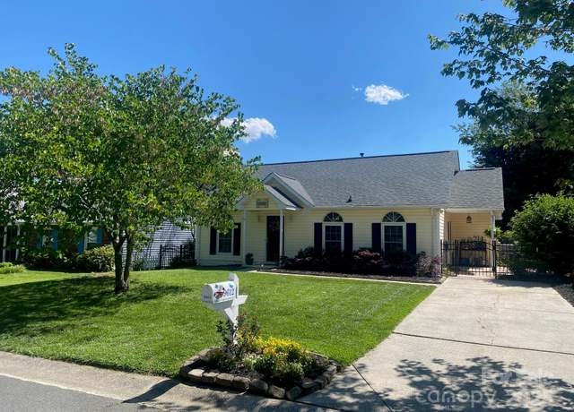 Property at 9612 Farmridge Ln, Matthews, NC 28105, 3 beds, 2 baths